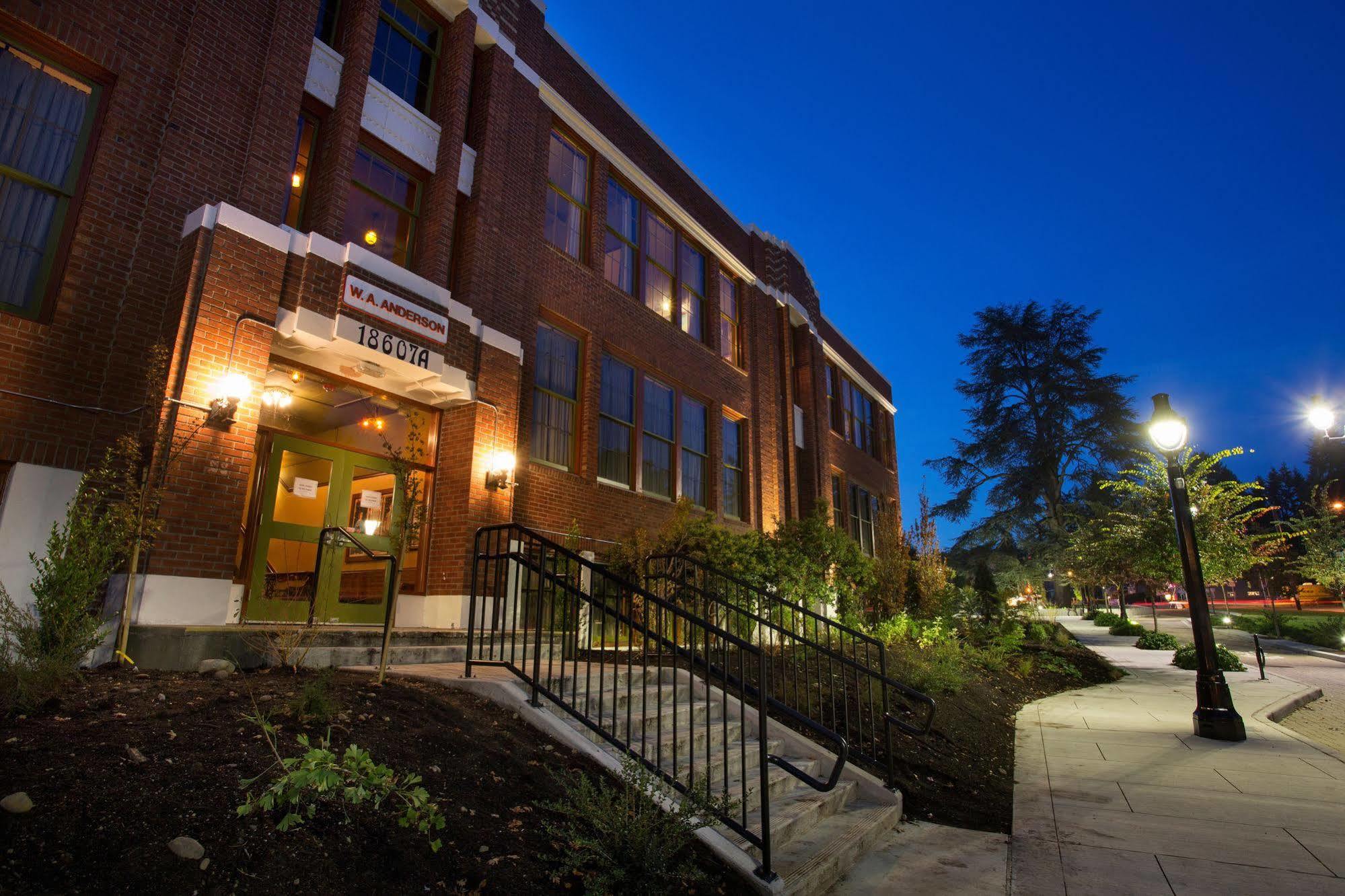 Mcmenamins Anderson School Hotel Bothell Exterior photo